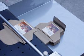 Detalles de la máquina etiquetadora de etiquetas adhesivas de paginación automática